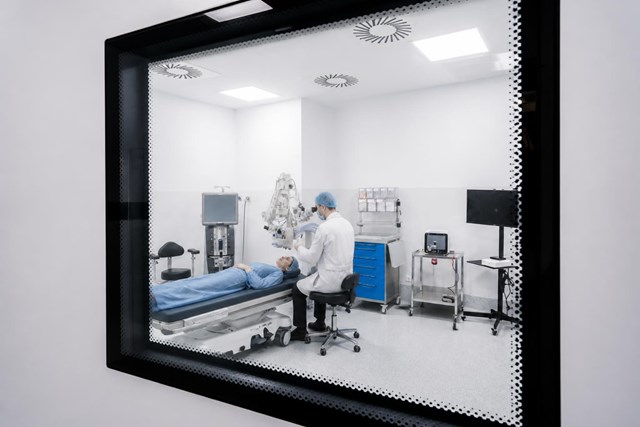 Cirugía con lentes ICL para miopía, hipermetropía y astigmatismo en Pontevedra - Imagen 1