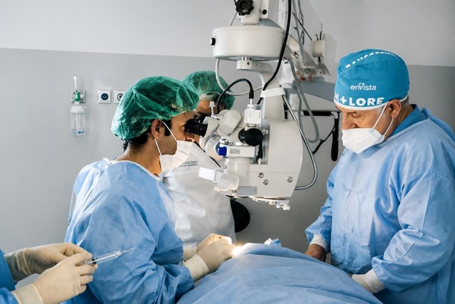 Cirugía ocular con láser Excímer para eliminar las gafas en Pontevedra - Imagen 1